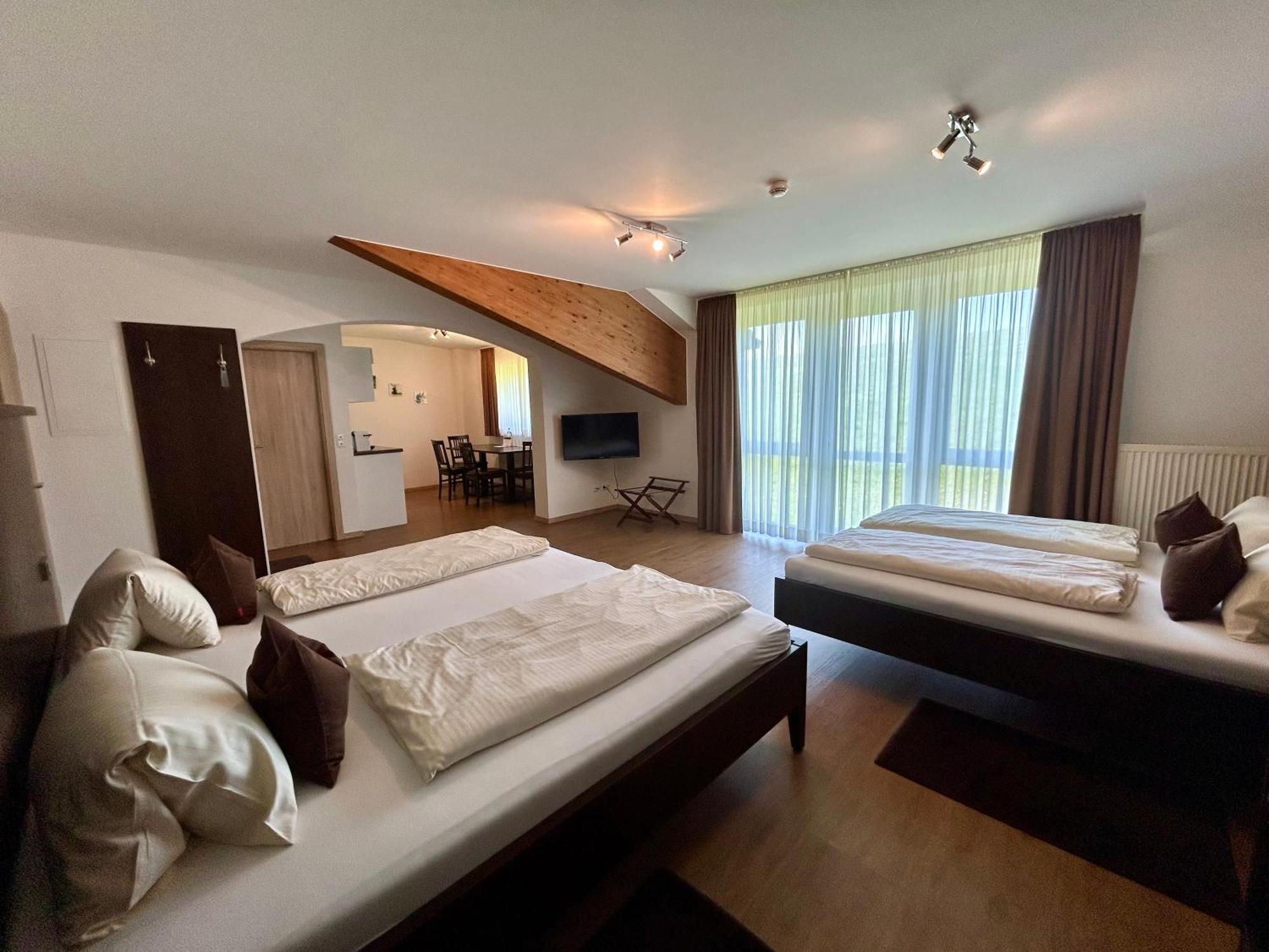 Gaestehaus Am Lindenhain แอร์ดิง ภายนอก รูปภาพ