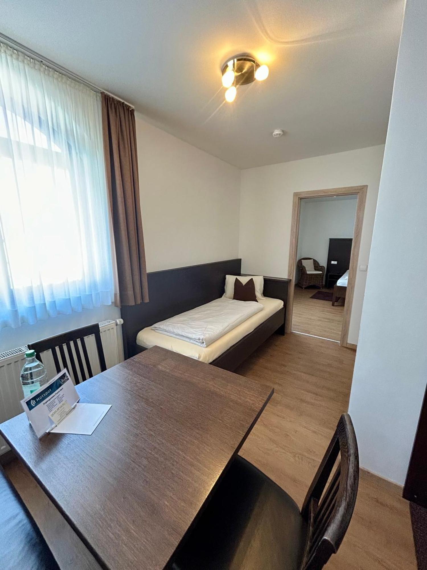 Gaestehaus Am Lindenhain แอร์ดิง ภายนอก รูปภาพ