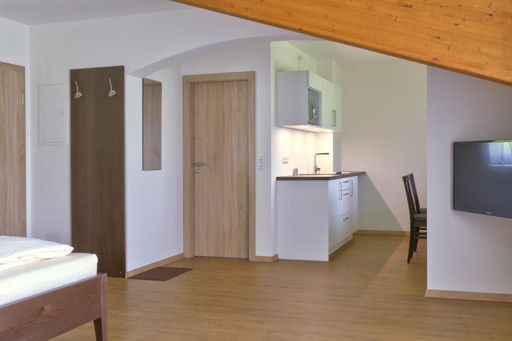 Gaestehaus Am Lindenhain แอร์ดิง ภายนอก รูปภาพ